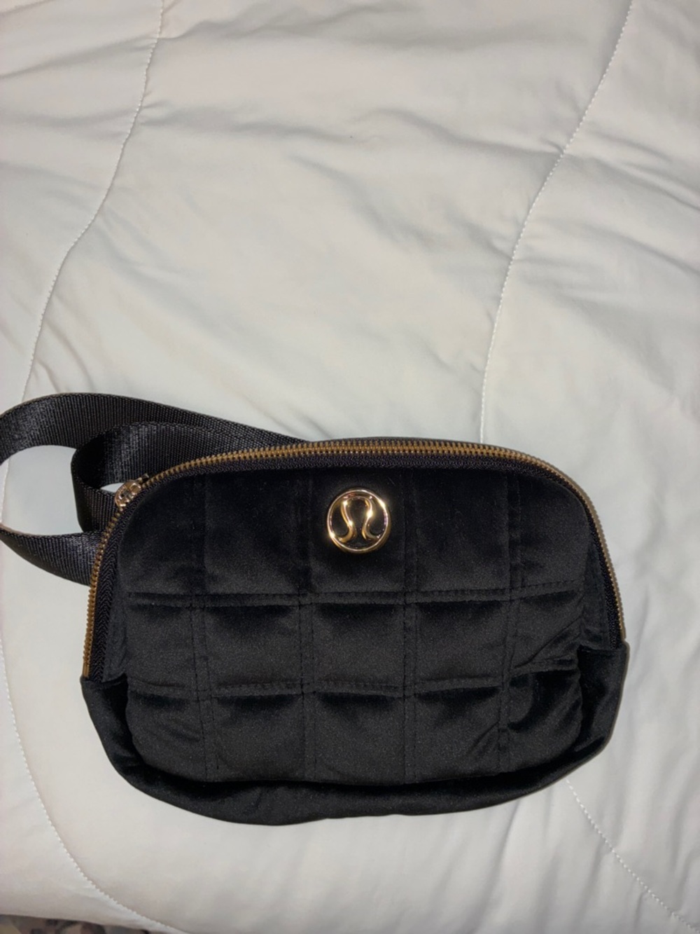 lululemon athletica Black Quilted Belt Bag with Gold Logo - Picture 2 of 2